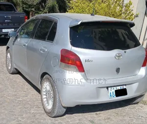 Toyota Yaris 2010 Silver