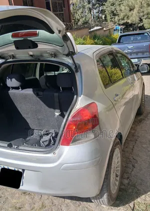Toyota Yaris 2010 Silver