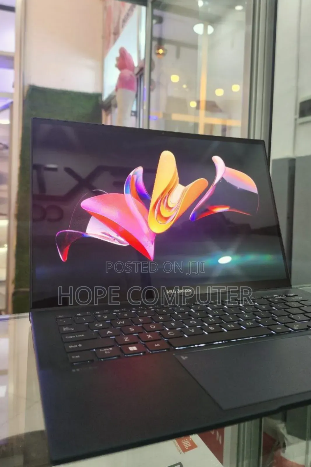 New Laptop Asus ZenBook UX330UA 16GB Intel Core I7 SSD 512GB