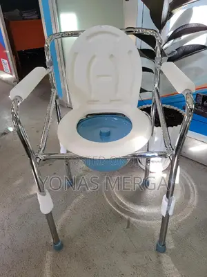 Photo - Backrest Toilet Bucket Chair፭الله Multifunctional Commode