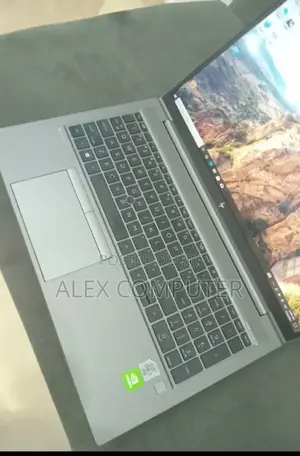 New Laptop HP ZBook Firefly 15 G7 16GB Intel Core I7 SSD 512GB