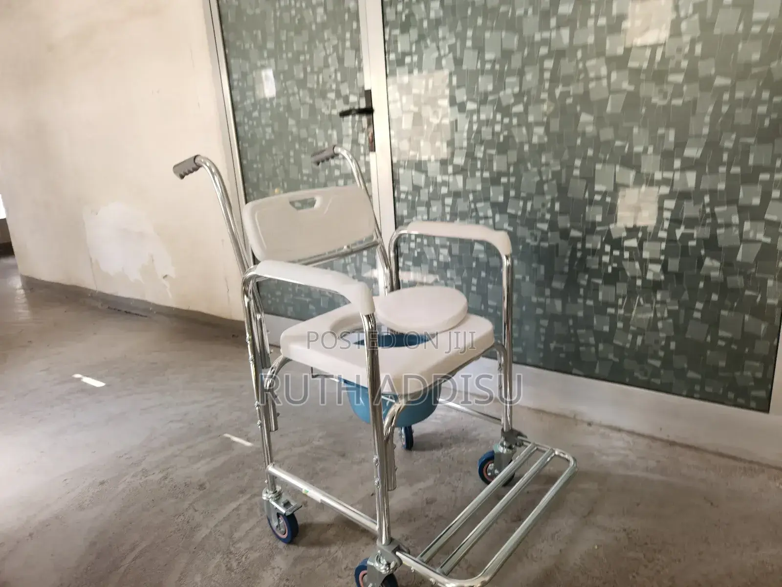 Mini Wheel Commode Wheel Chair Best Quality半天commode Chair