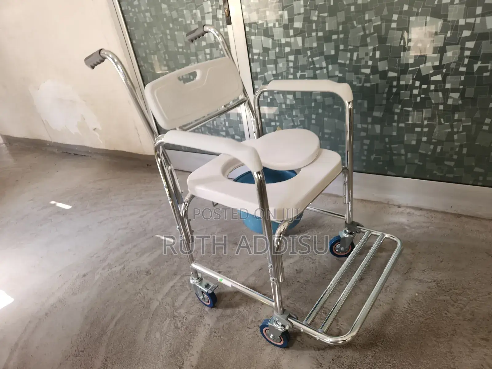 Mini Wheel Commode Wheel Chair Best Quality半天commode Chair