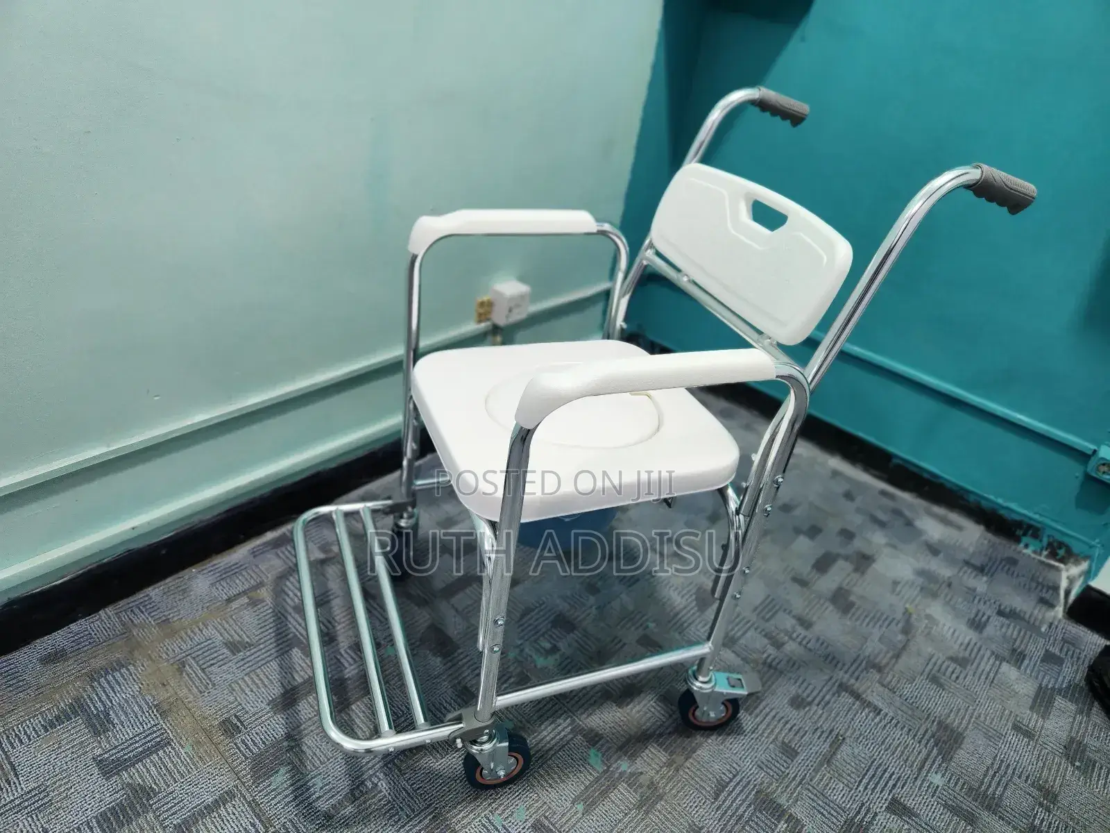 Leg Rest Medical Commode Chair With Wheel Brand New米commode