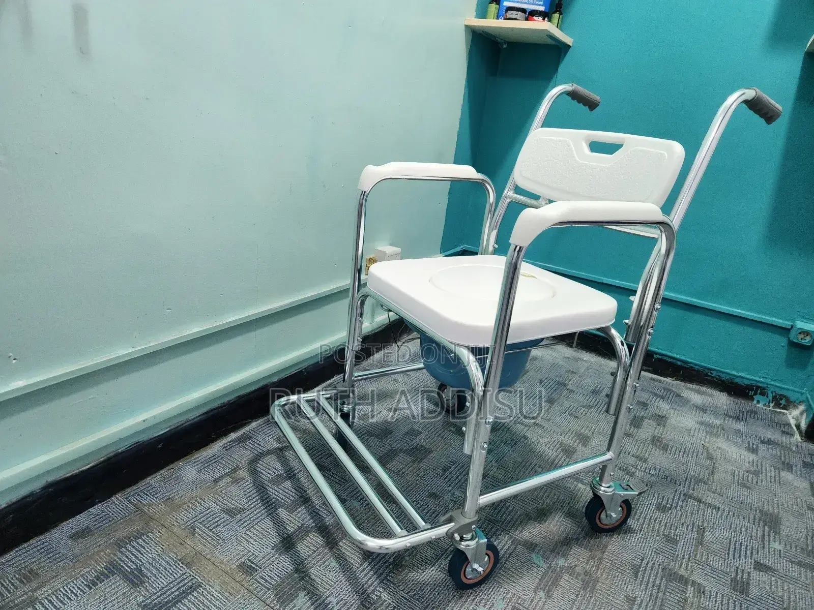 Leg Rest Medical Commode Chair With Wheel Brand New米commode