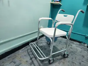 Leg Rest Medical Commode Chair With Wheel Brand New米commode
