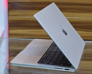 New Laptop Apple MacBook Pro M1 8GB Apple M3 SSD 512GB