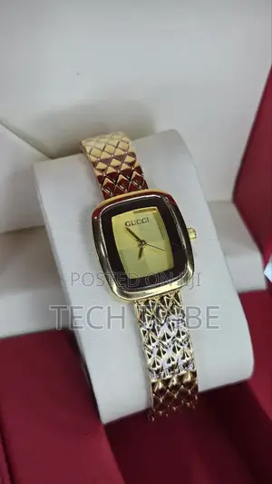 Photo - Gucci Ladies Watche Classic and Stylish Design