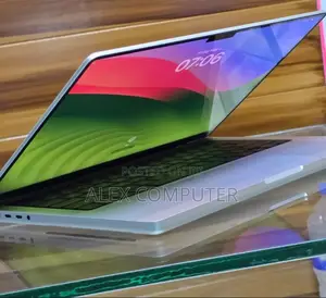 New Laptop Apple MacBook Pro 2023 M3 14-Inch 8GB Apple M3 SSD 512GB