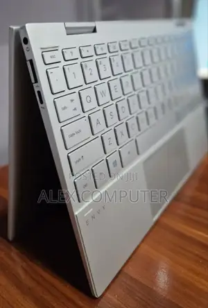 New Laptop HP Envy X360 8GB Intel Core I7 SSD 512GB