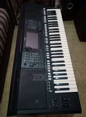 Photo - Yamaha PSR 775 Keyboard New