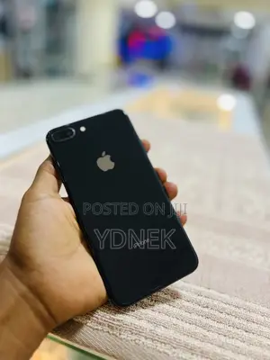 Photo - Apple iPhone 8 Plus 64 GB Black