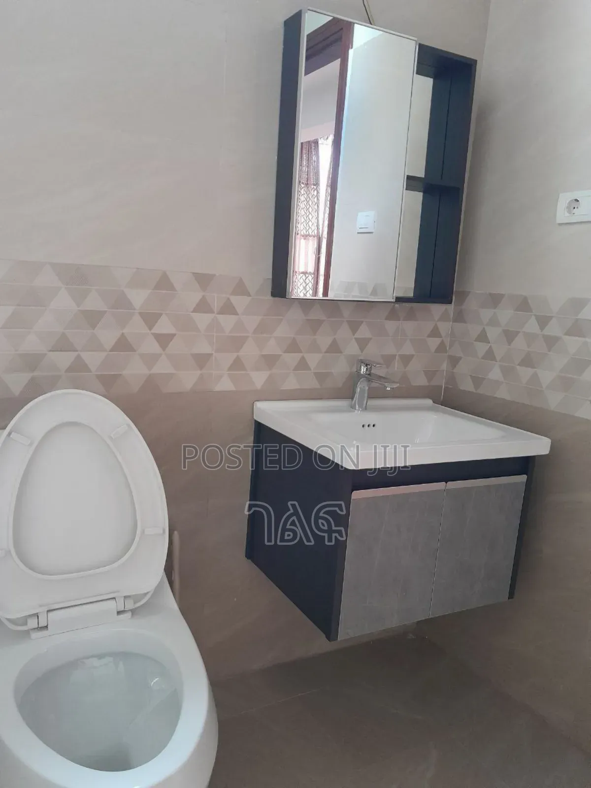 6bdrm House in የግል G+2 ሪልስቴት ግቢ ውስጥ, Bole for sale