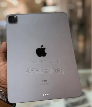 Photo - New Apple iPad Pro 12.9 (2020) 256 GB Gray