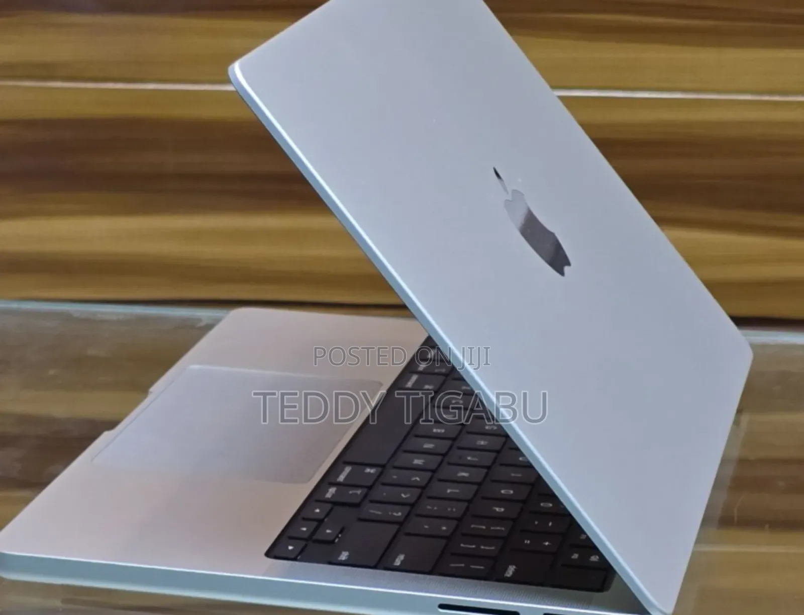 New Laptop Apple MacBook Pro 8GB Intel Core M3 SSD 512GB