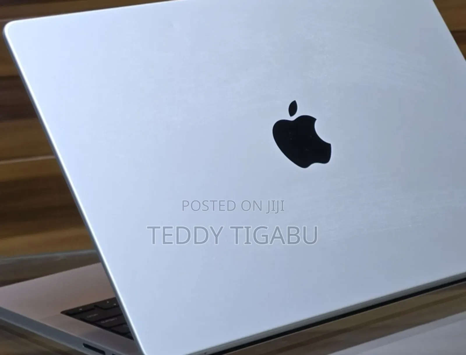 New Laptop Apple MacBook Pro 8GB Intel Core M3 SSD 512GB