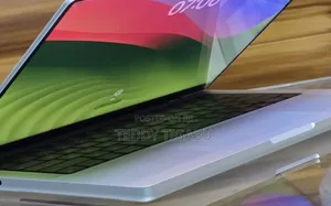 New Laptop Apple MacBook Pro 8GB Intel Core M3 SSD 512GB