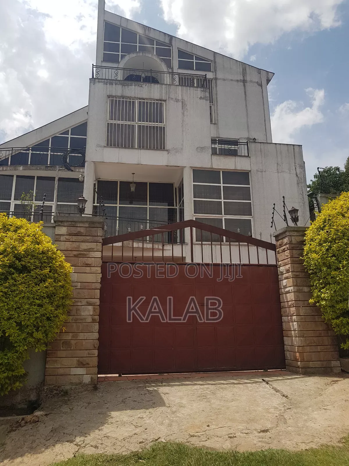 Furnished 8bdrm House in መገናኛ Top View, Bole for sale