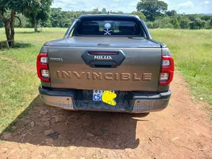 Toyota Hilux Revo Double Cab Deisel 2.8 AWD 2022 Gray