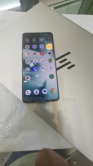 Photo - New OnePlus 11 256 GB Purple