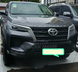 Photo - Toyota Fortuner 2022 Gray