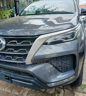 Toyota Fortuner 2022 Gray