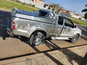 Photo - Toyota Hilux 2013 Gold