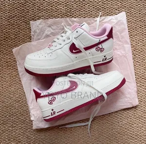 Photo - Nike Air Force 1 Valatine