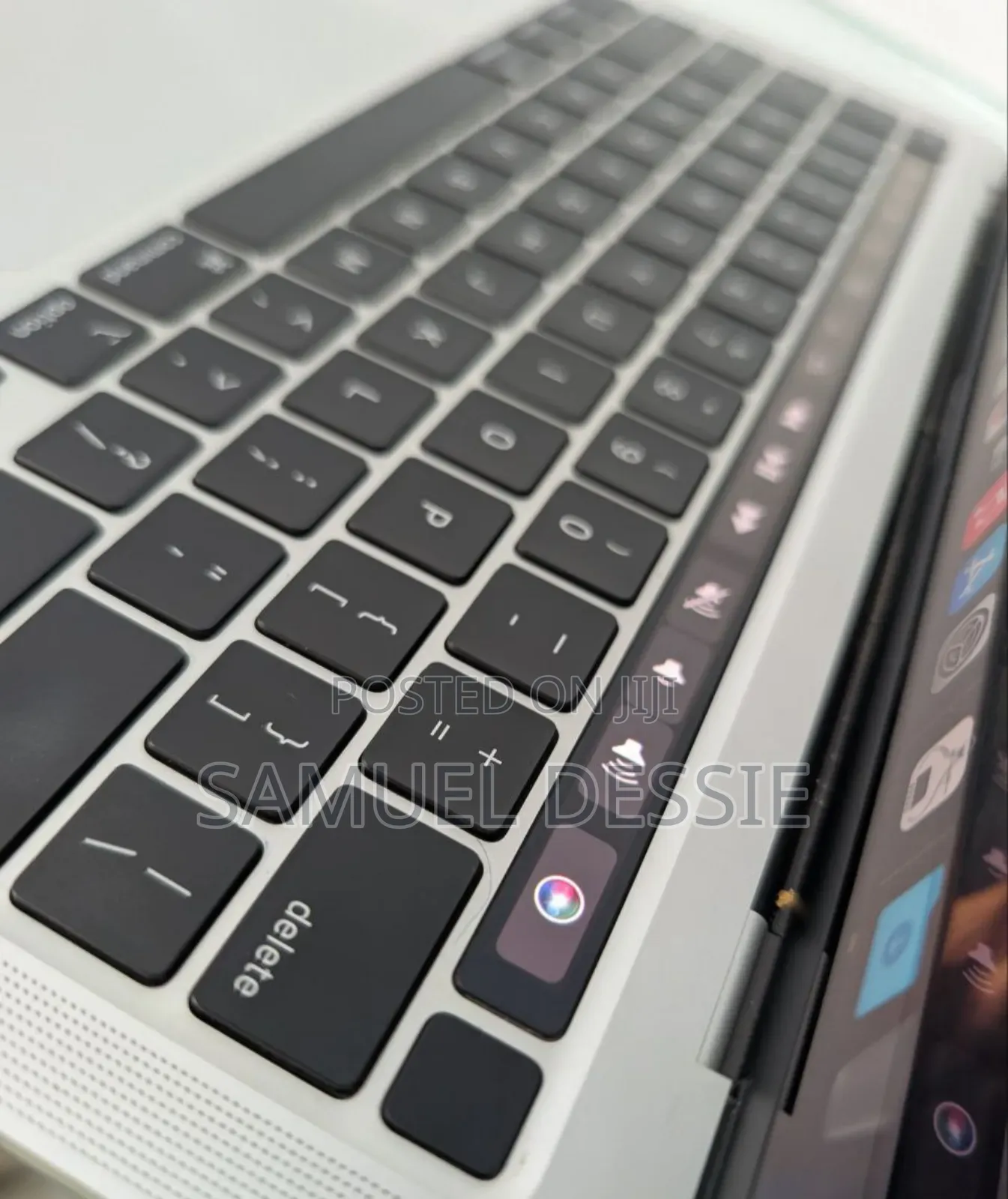 New Laptop Apple MacBook Pro 2020 8GB Intel Core I5 SSD 256GB