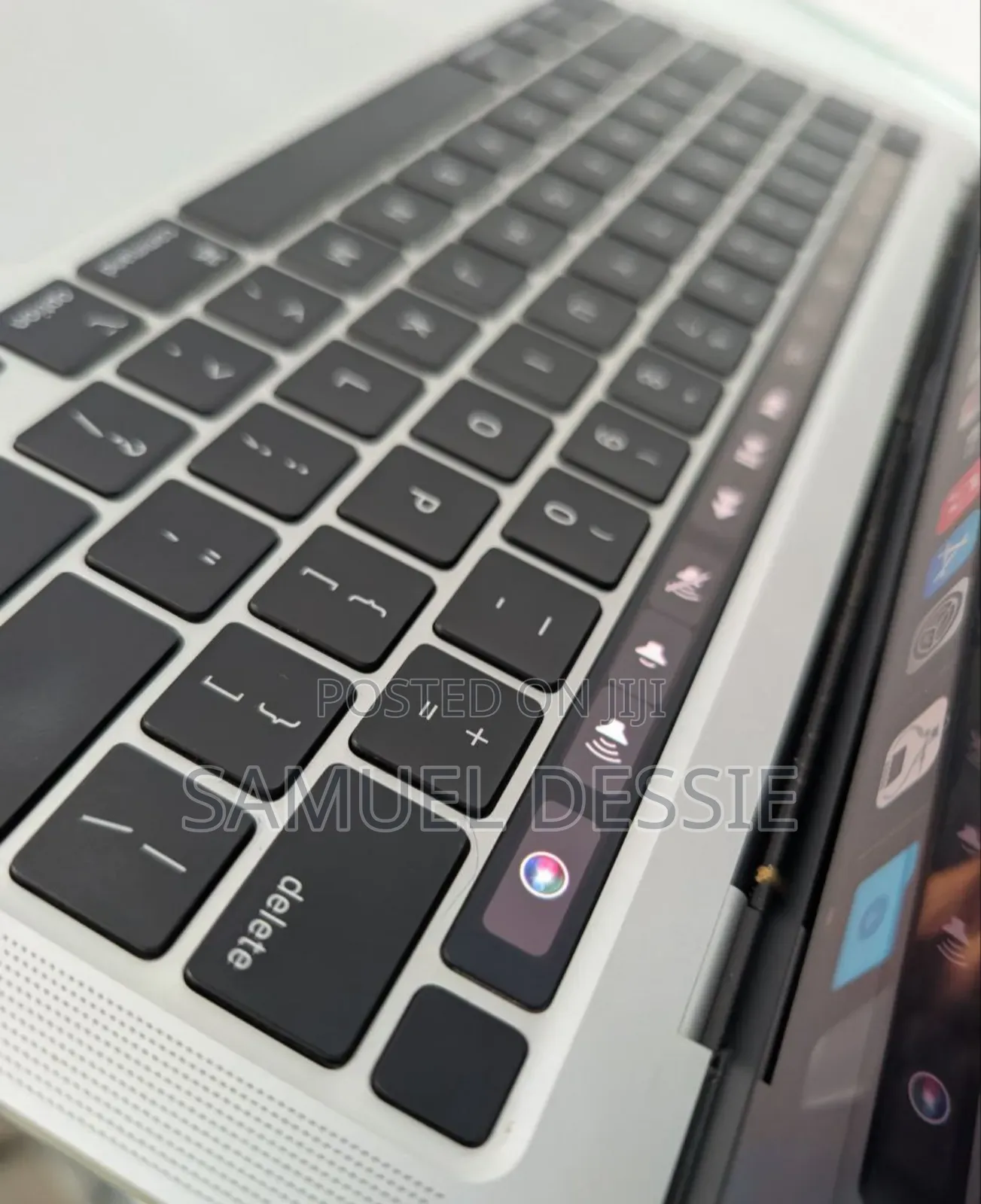 New Laptop Apple MacBook Pro 2020 8GB Intel Core I5 SSD 256GB