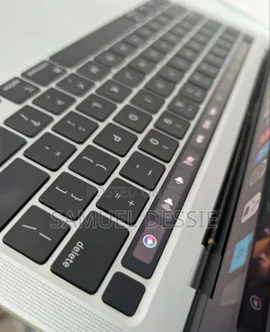 New Laptop Apple MacBook Pro 2020 8GB Intel Core I5 SSD 256GB