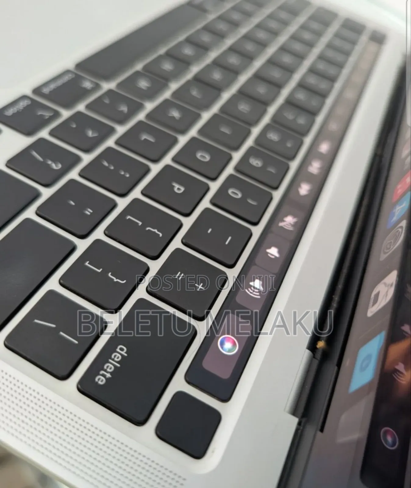 New Laptop Apple MacBook Pro 2020 8GB Intel Core I5 SSD 256GB