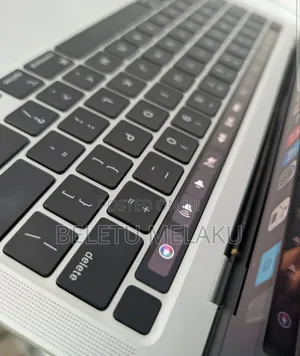 New Laptop Apple MacBook Pro 2020 8GB Intel Core I5 SSD 256GB