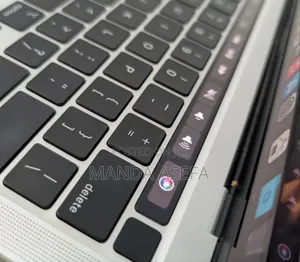 Photo - New Laptop Apple MacBook Pro 2020 8GB Intel Core I5 SSD 256GB