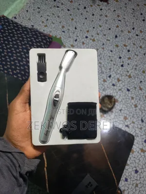 Photo - Electric Eyelash Trimer