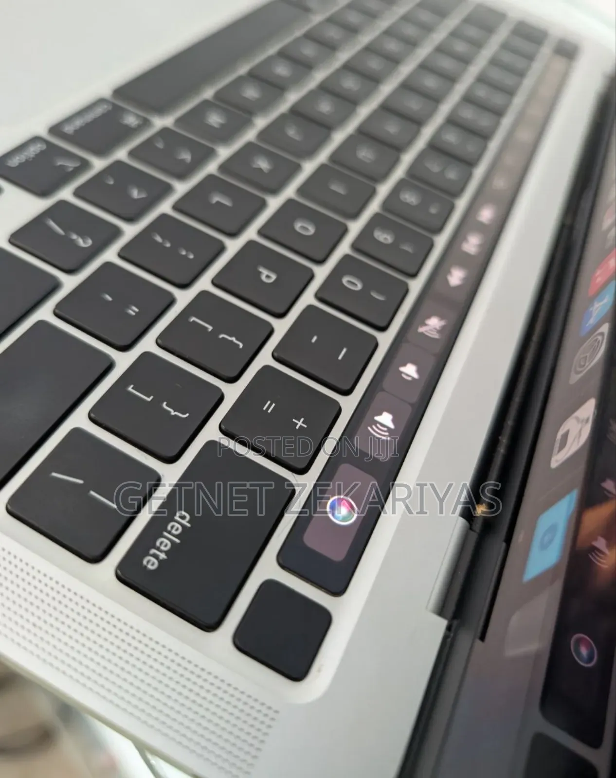 New Laptop Apple MacBook Pro 2020 8GB Intel Core I5 SSD 256GB