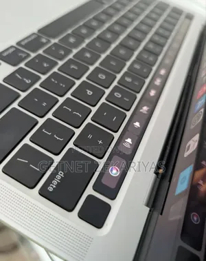 New Laptop Apple MacBook Pro 2020 8GB Intel Core I5 SSD 256GB