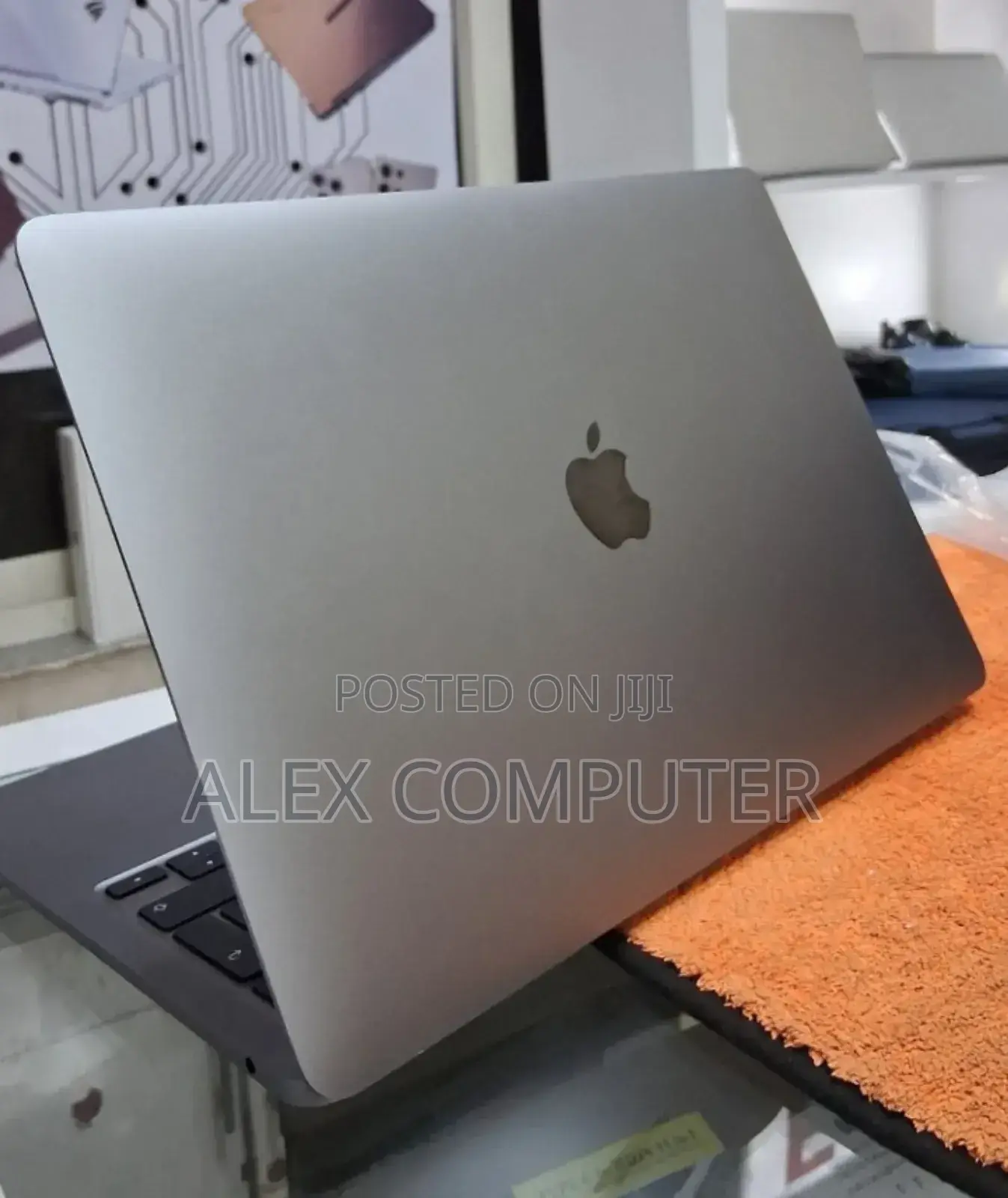 New Laptop Apple MacBook Air 2020 M1 8GB Apple M1 SSD 256GB