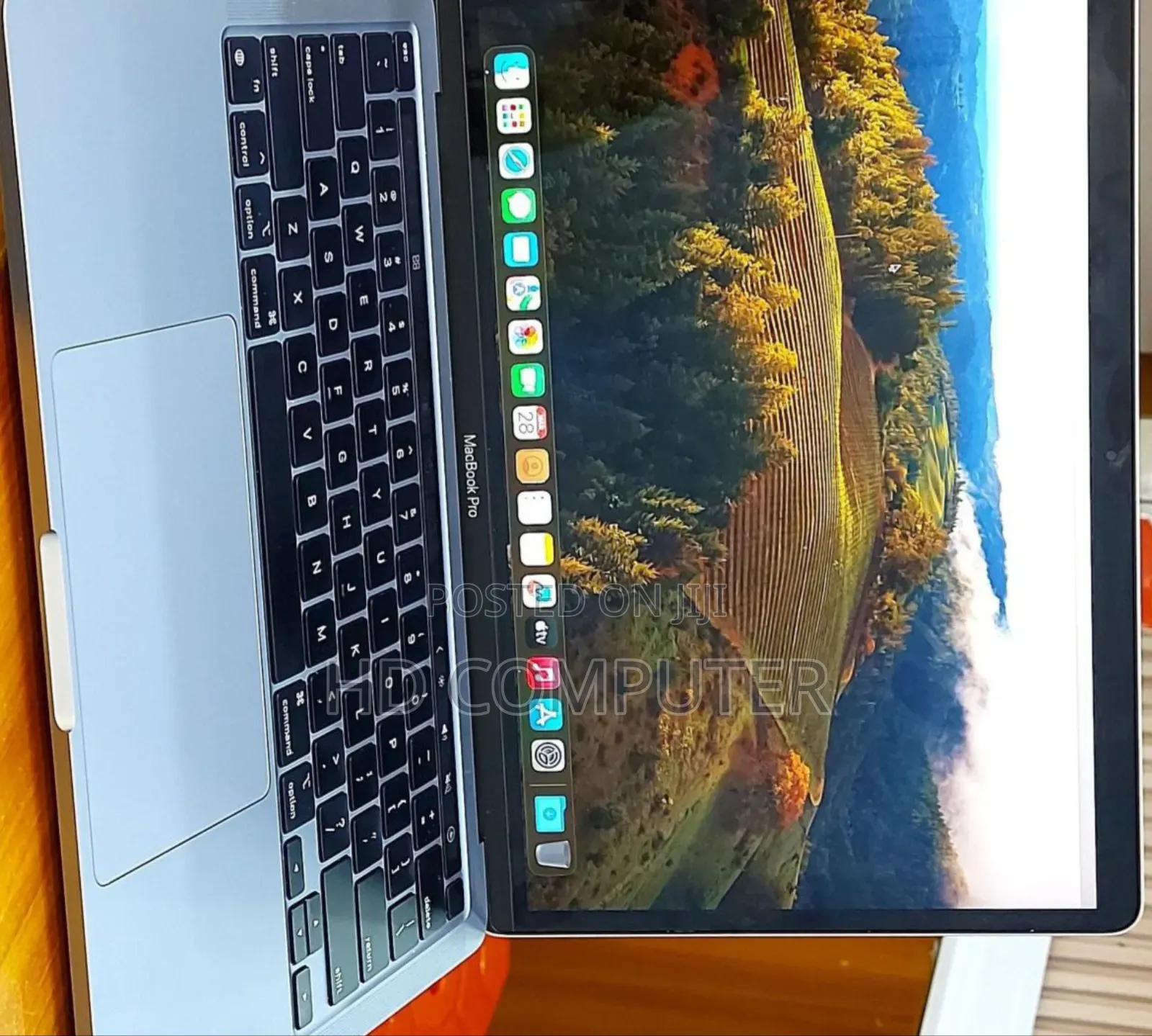 New Laptop Apple MacBook Pro 2022 M2 8GB Apple M2 SSD 256GB