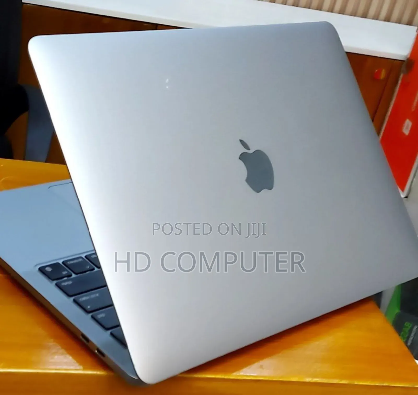 New Laptop Apple MacBook Pro 2022 M2 8GB Apple M2 SSD 256GB