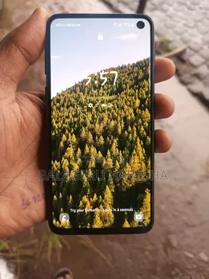 Photo - Samsung Galaxy S10e 128 GB Blue