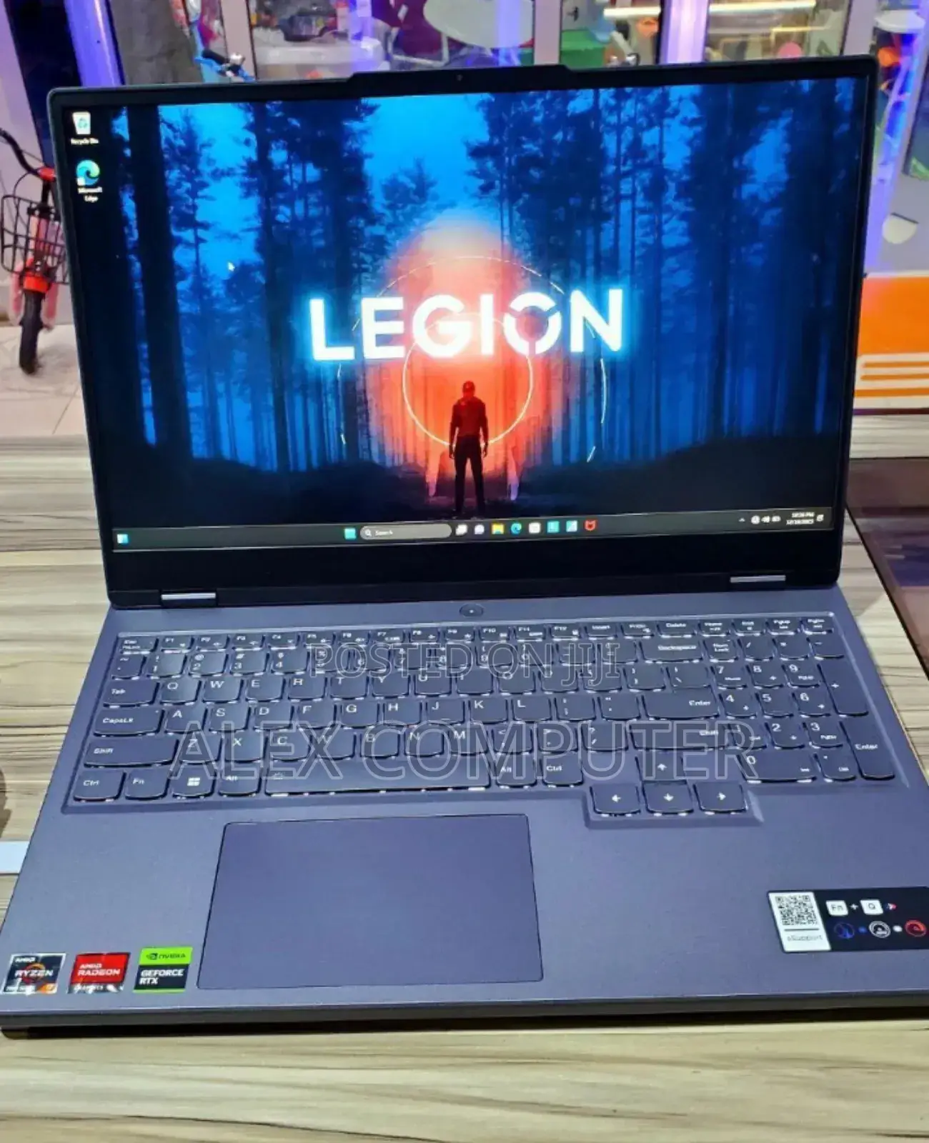 New Laptop Lenovo Legion 5 16GB AMD Ryzen 7 SSD 1T
