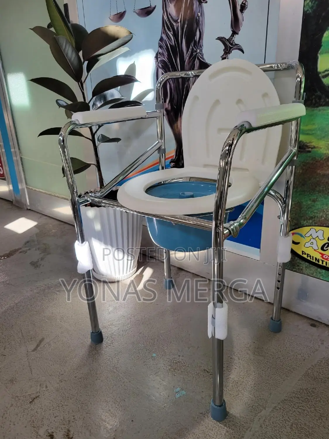 Toilet Chair/Versatile Use:Suitable for Bedside/Bathroom Use