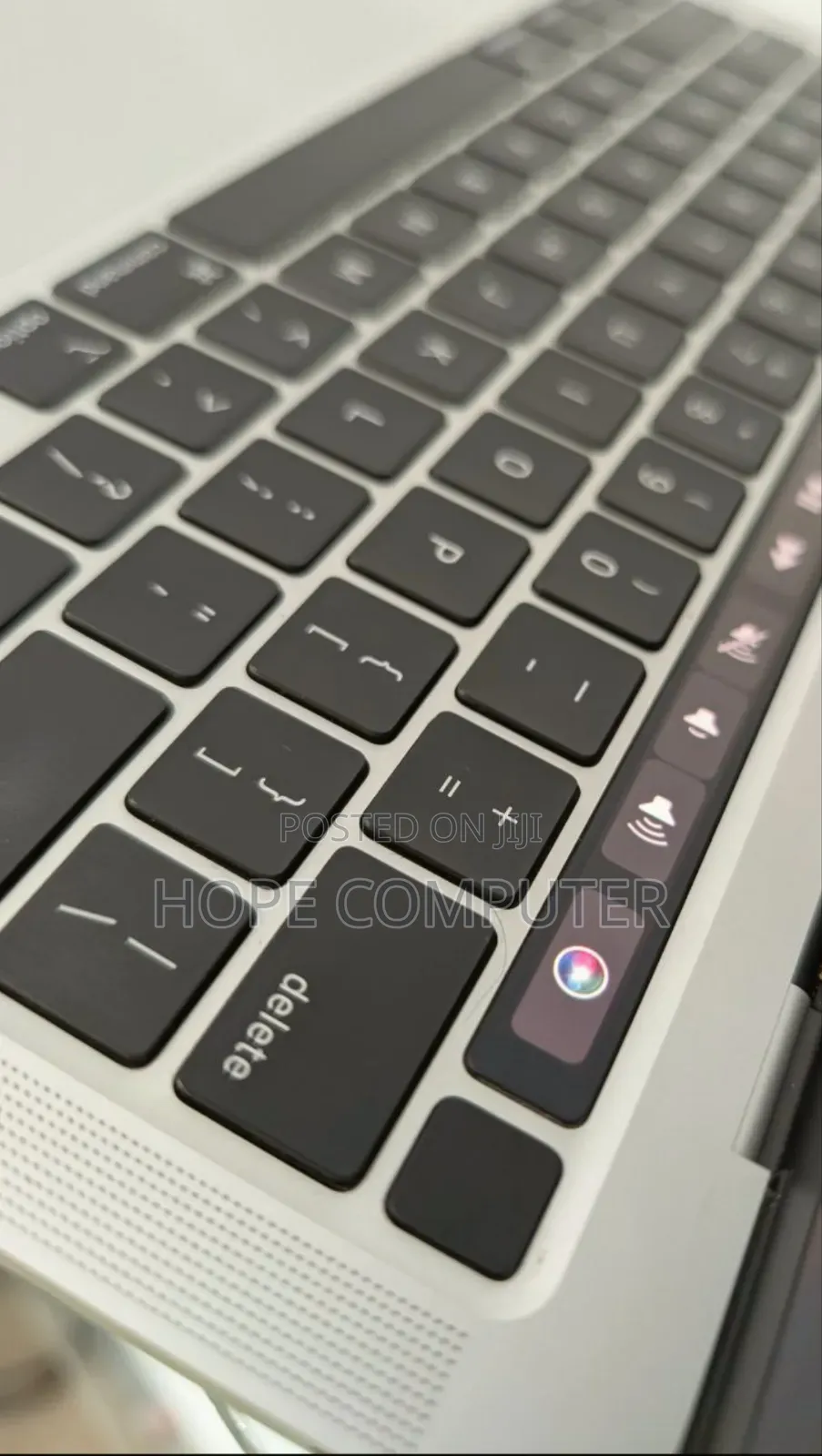 New Laptop Apple MacBook Pro 2020 8GB Intel Core I5 SSD 256GB