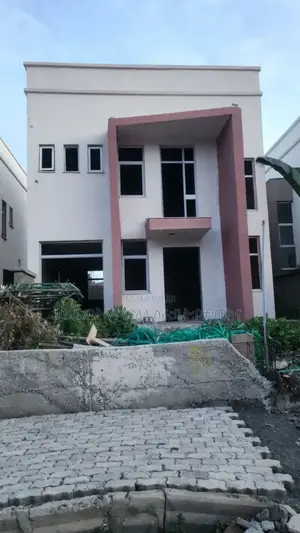 6bdrm House in Legetafo, Oromia-Finfinne for sale