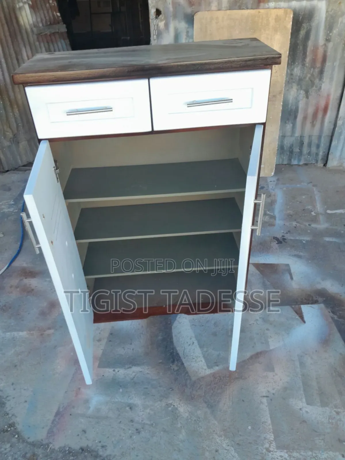 ጫማ መደርደርያ ሜትር ከ ሀያ በ ሠማንያ