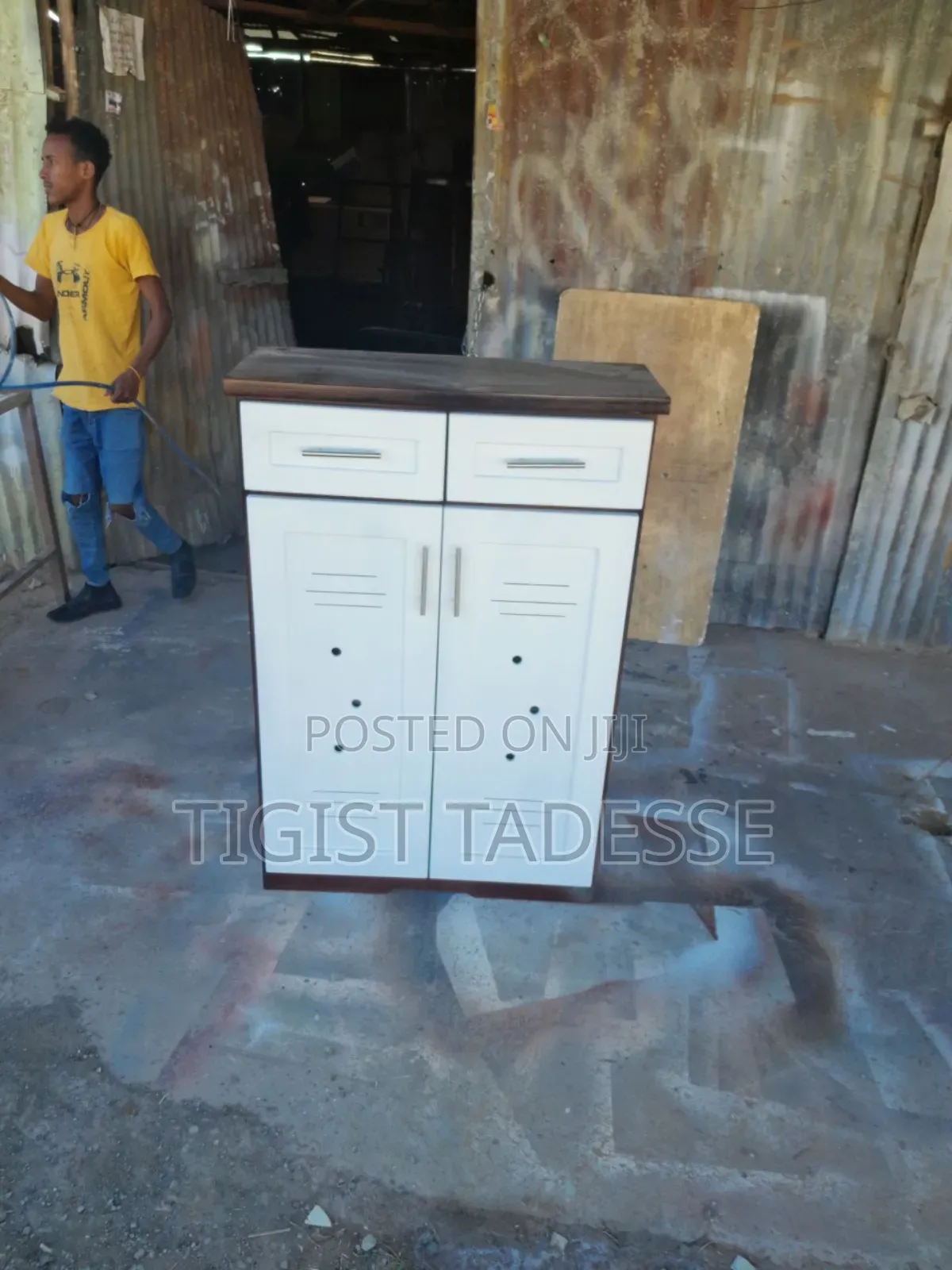 ጫማ መደርደርያ ሜትር ከ ሀያ በ ሠማንያ