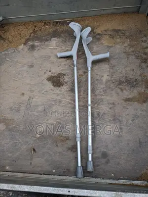 Photo - Elbow Crutches፩ذذranch*Patients/Fractured Leg/Injured People