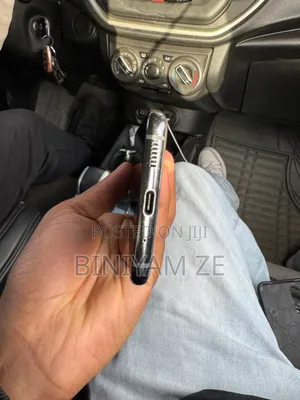 Photo - Samsung Galaxy S20 128 GB Gray