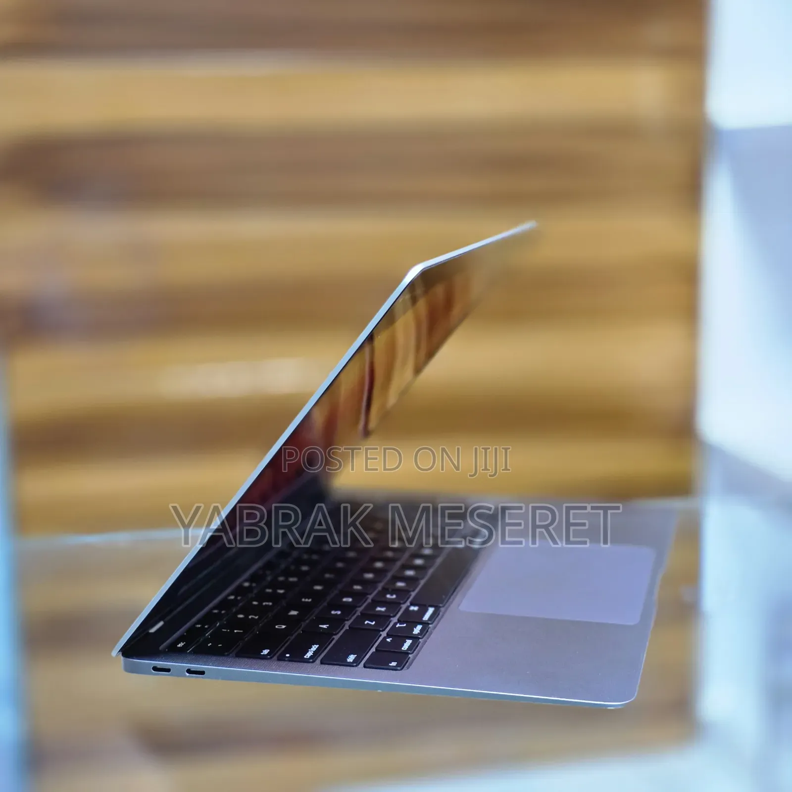 New Laptop Apple MacBook 2020 8GB Intel Core I5 SSD 256GB